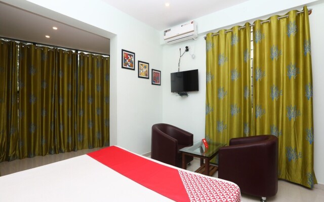 OYO 15725 Golden Residency