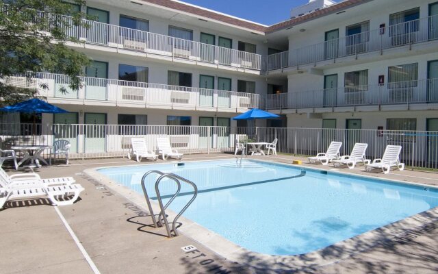 Motel 6 Roseville, MN - Minneapolis North