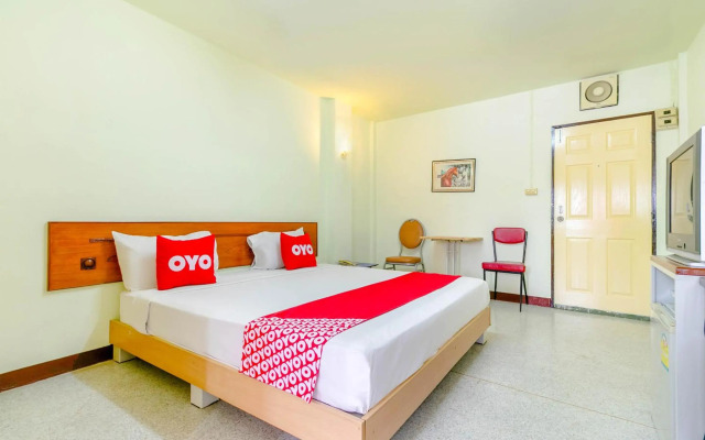 OYO 1161 Sathorn Mansion