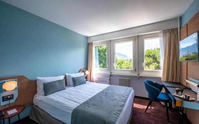 Hotel Mona