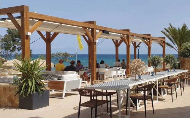 4bed Villa Sleeps 8- Pool, Garden, Bbq, Near Beach