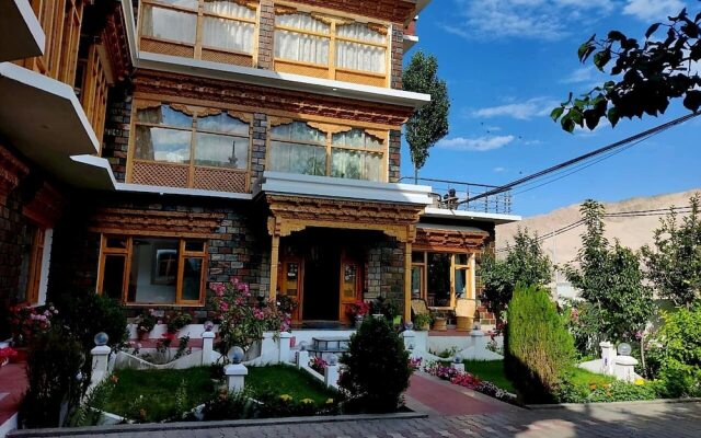 Hotel Jeevanam Villa