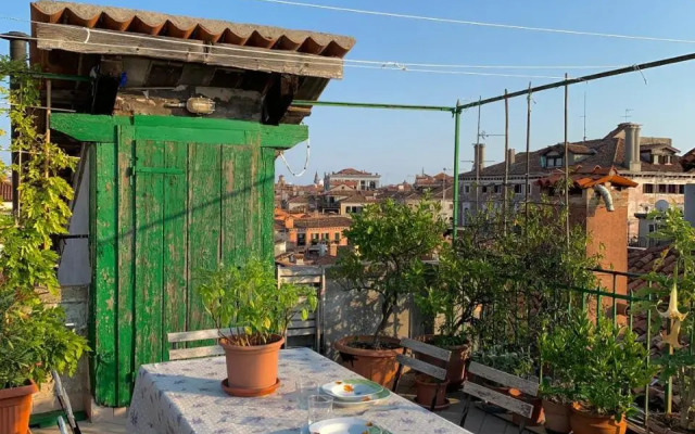 REGINA - ROMANTIC STUDIO near RIALTO