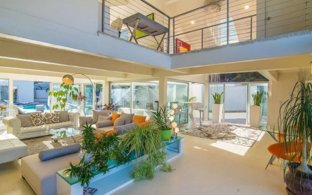 1040 - Beverly Hills Modern Estate - RUD 113272