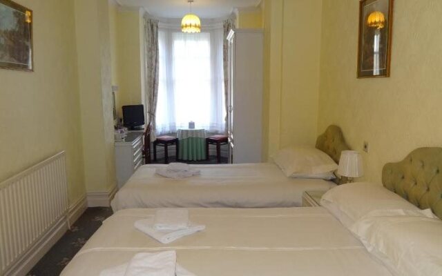 Churchills Hotel