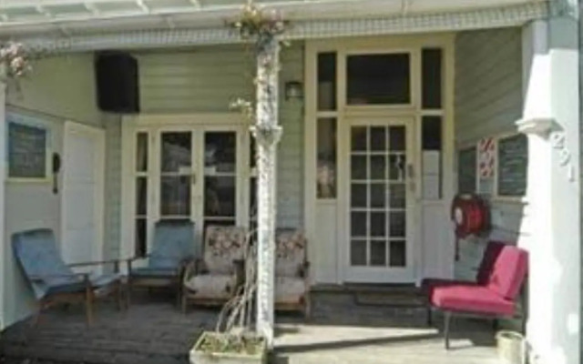 Worldwide Backpackers Limited