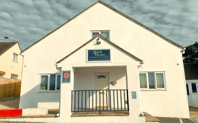Hawk House - B&B