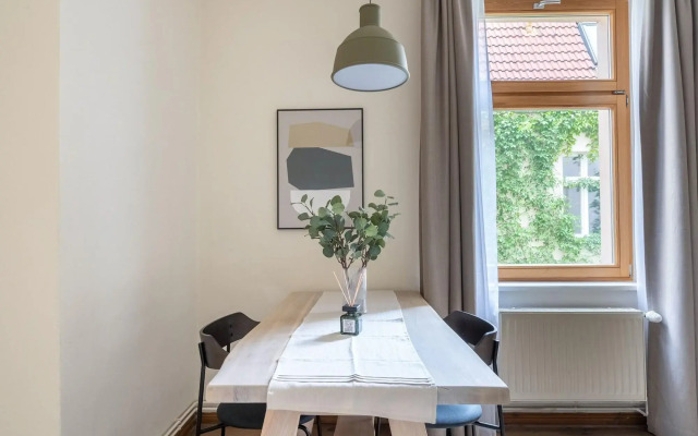Schoenhouse Avenue by Limehome