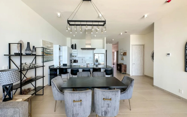 Sandy Beach 2BR Beachfront Getaway