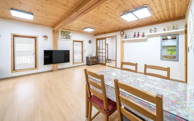 Gangneung Ggabinejip Hanok Pension