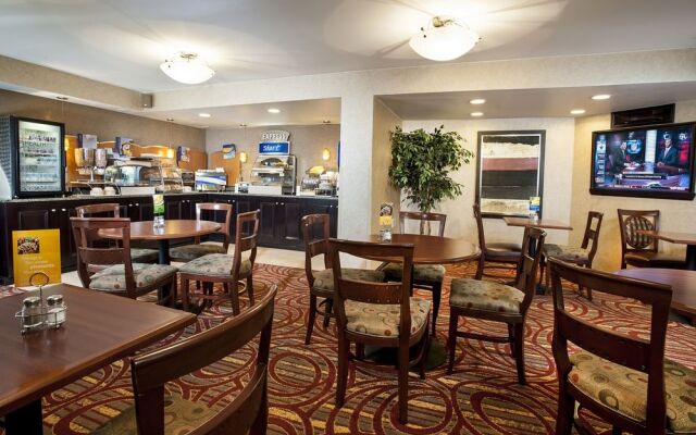 Holiday Inn Express Reston Herndon-Dulles Airport
