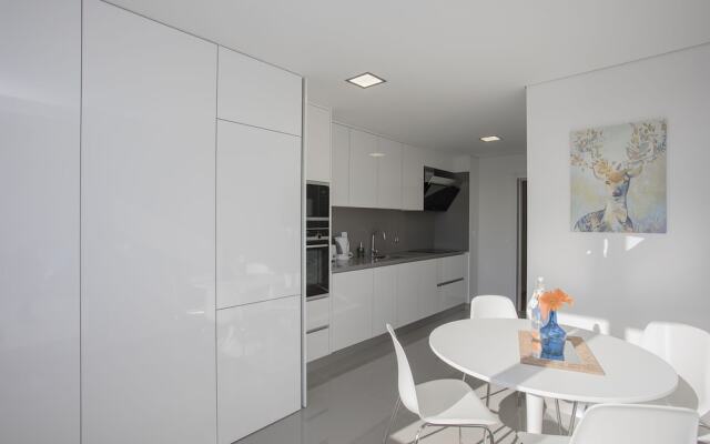 Liiiving-Luxury RiverView Apartment VIII
