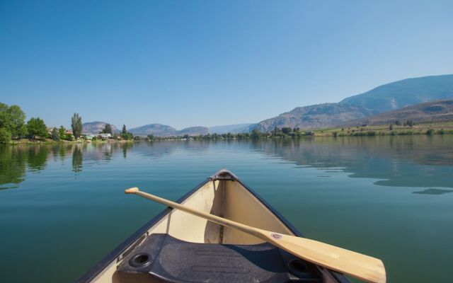The Lakeside Resort