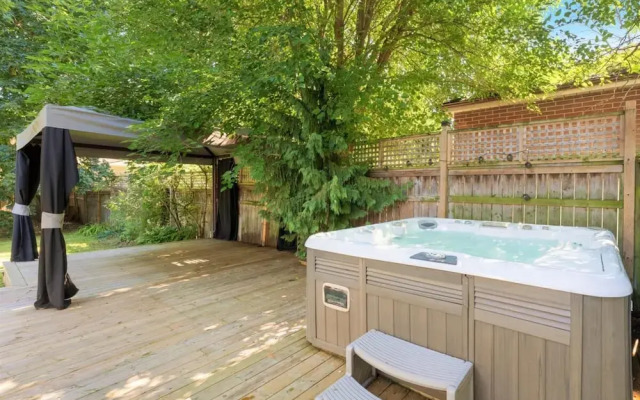 Spacious 2bdrm Home in Burlington