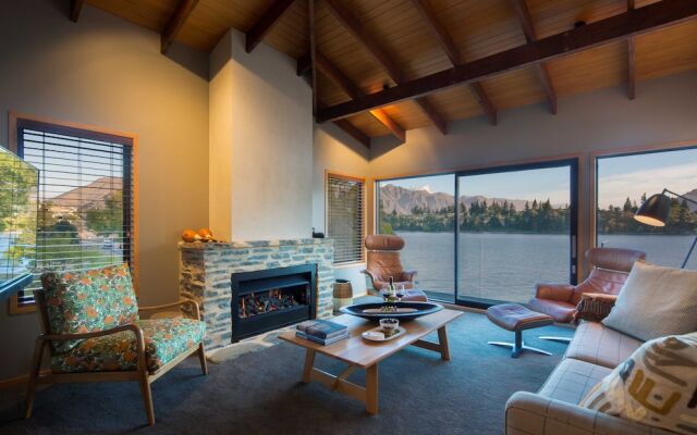The Bay House - central and lakefront