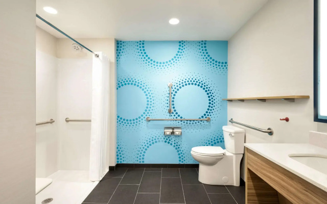 Tru by Hilton Cedar Rapids Westdale
