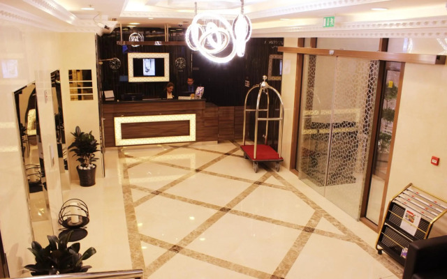 Montreal Naif Hotel