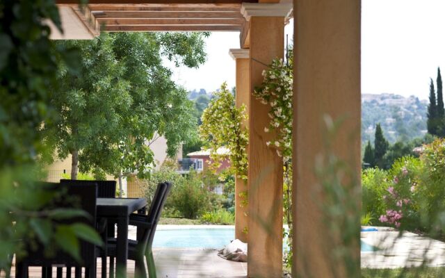 Neat Apartment With Dishwasher, in the Middle of Provence