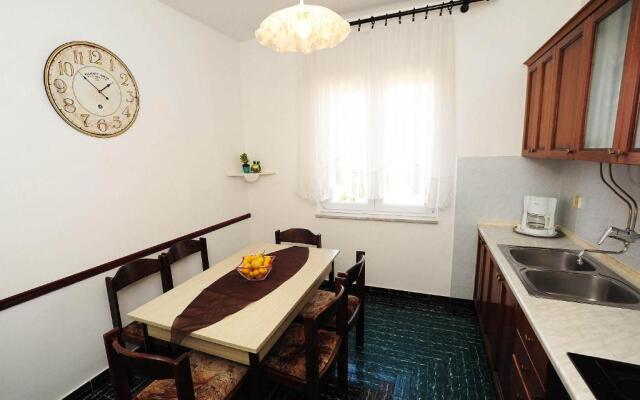 Apartments Luka & Sara