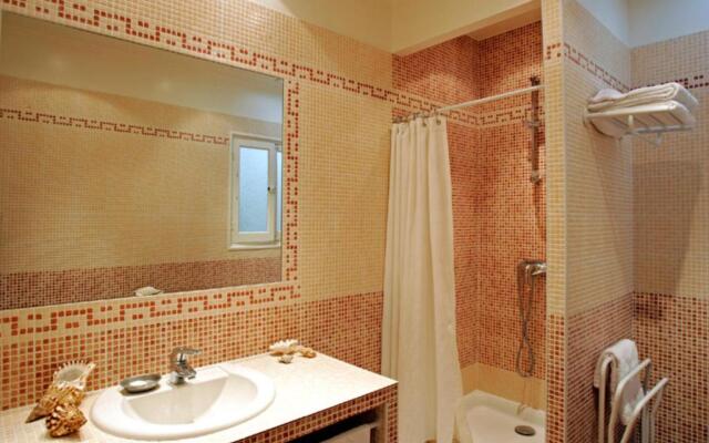 Villa With Private Beach - Villa Lou Cade