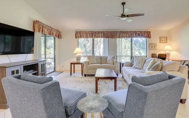 Lanai + Community Pool Access: Sarasota Oasis!