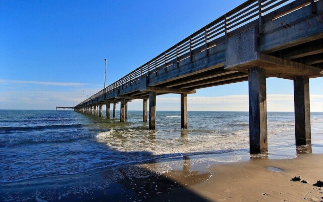 Channelview 214