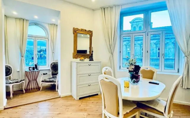 Spacious 3BR Near Kaufpark Alterlaa