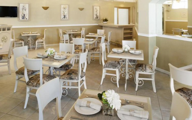 Hotel & Suites Quinta Magna