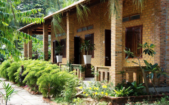 Bai Thom Cay Vong Nem Resort