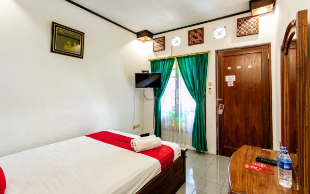 RedDoorz Plus near Taman Sari 2