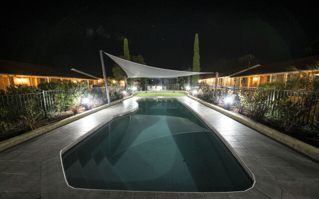 Best Western Plus All Settlers Motor Inn