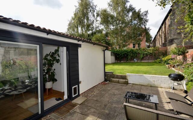 Elegant Bristol Garden Flat By The Arches
