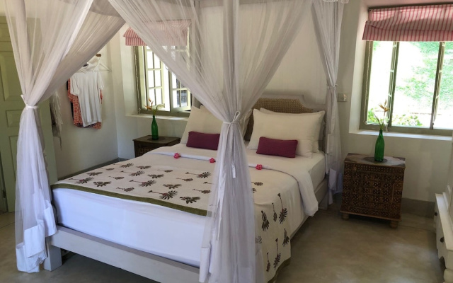 Leonora House, Talpe