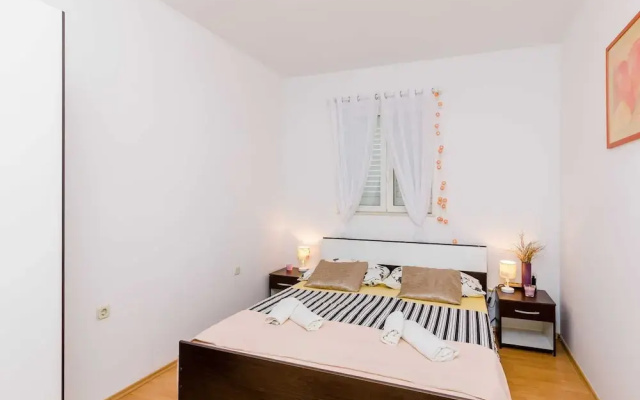 Apartment Antej - One Bedroom Apartment With Terrace and City View