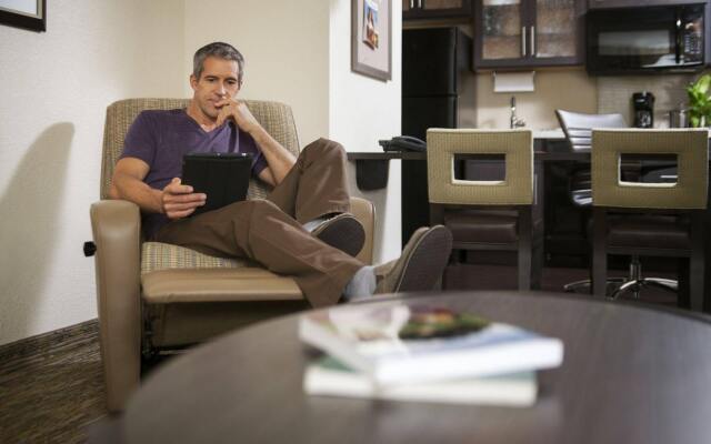 Candlewood Suites Lenexa - Overland Park Area