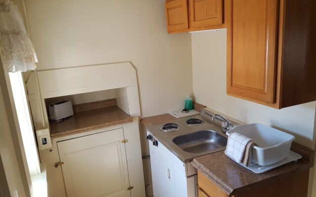 Riverbank Motel and Cabins