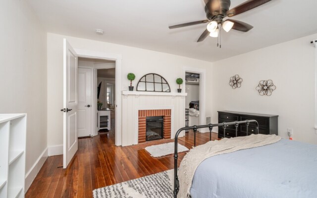 Historic Ludlow Apt B