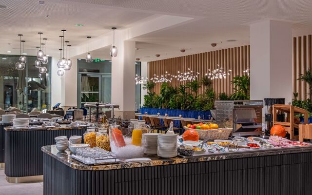 Golden Tulip Lyon Ouest Techlid Hotel & Spa