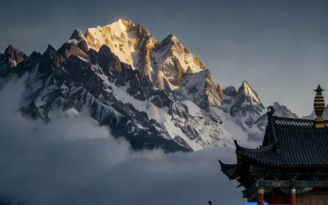 Xinyue·Mid villa Designer Homestay with Snow Mountain View (Dashuiche Store in the Ancient Town) – Outside – Lijiang