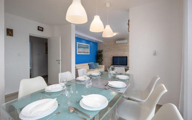 Awesome Home in Dramalj With Wifi and 5 Bedrooms