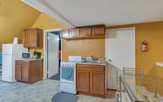 Cute Apartment In The Heart Of The City 2 Bedroom Apts by Redawning