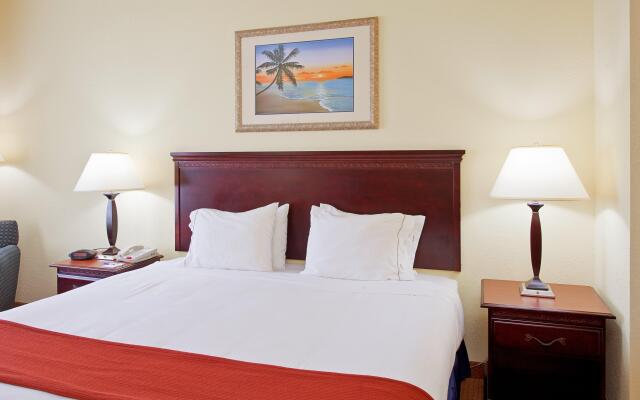 Holiday Inn Express Hotel & Suites Panama City-Tyndall, an IHG Hotel