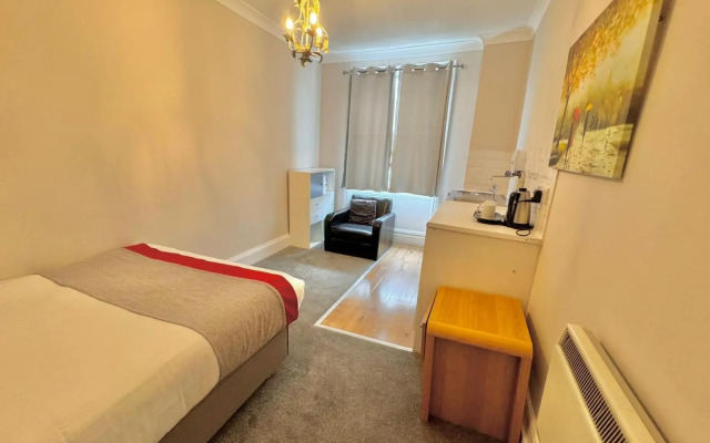 Spacious Two Bedroom Apartment in Westminster