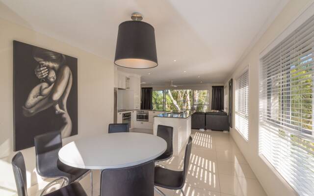 Noosa Outrigger Beach Resort