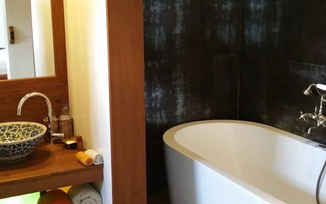 Thanakha Inle Hotel