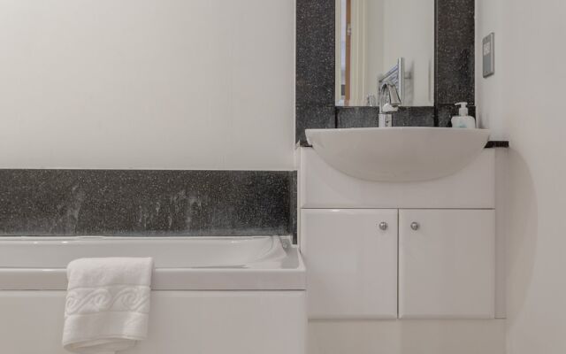 2 Bedroom Apartment in Central London