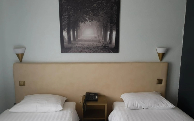 Yasha Hotel