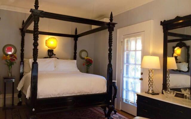 Queen Vic Guest House Provincetown Adults Only