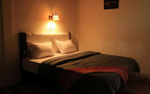 Laster Jony's Guest House