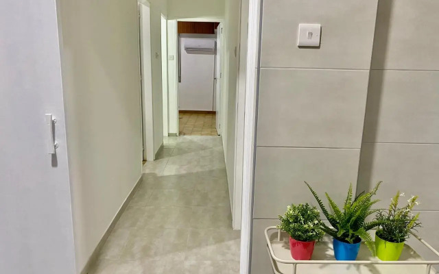 Tsimintia Apt 25